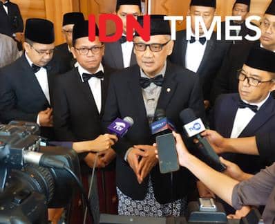 Kemenhaj Kompak Pakai Jas Dasi Kupu, Akui Tiru Gaya Founding Fathers